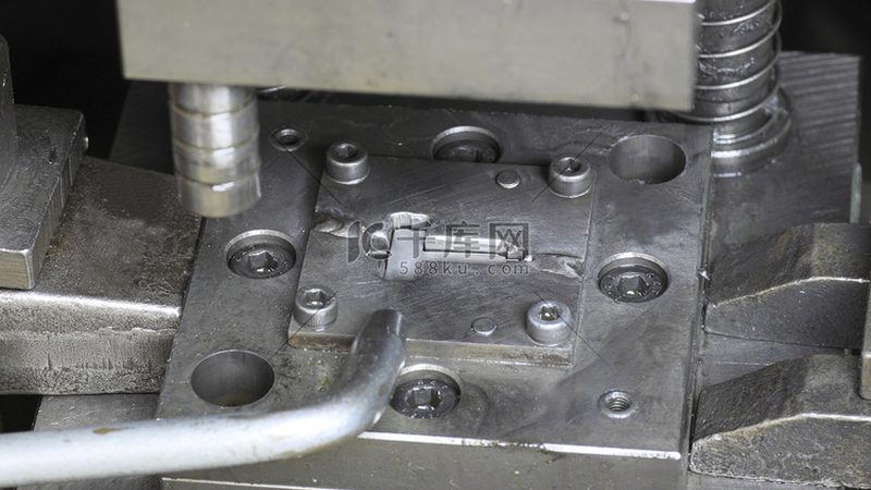 注塑模具安装调试：关键步骤与注意事项**