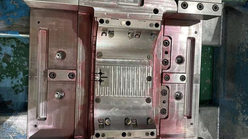 小型压铸模具成本构成解析：揭秘影响价格的关键因素