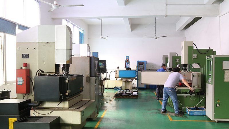 级进模冲压尺寸精度：揭秘影响精度的关键因素**